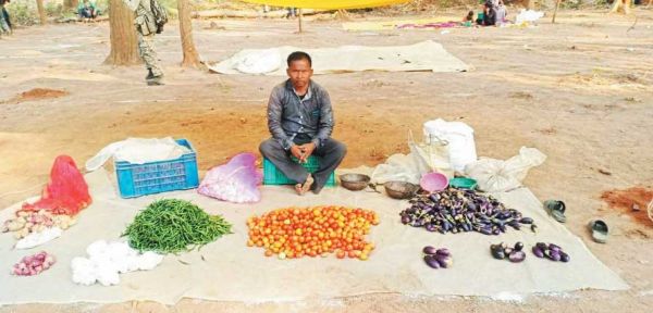 नारायणपुर पुलिस के सहयोग से शुरू हुई साप्ताहिक बाजार