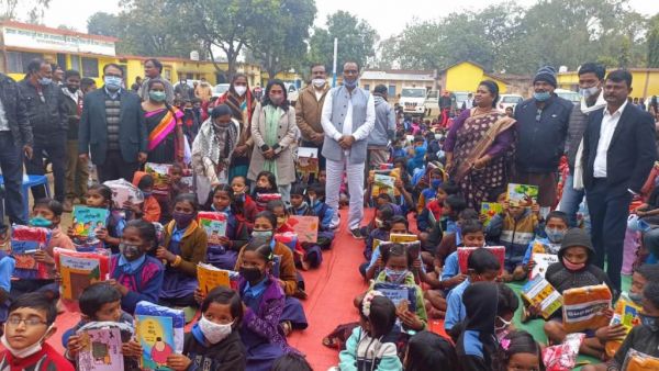 पुस्तकों के माध्यम से बच्चों का होता है सर्वांगीण विकास- सांसद ज्योत्सना महंत