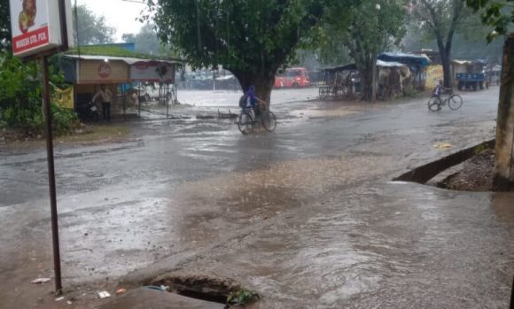 जिले में दो दिन से हो रही झमाझम बारिश, जनजीवन प्रभावित  