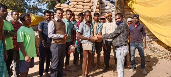 धान खरीदी के अंतिम दिन किसानों का सम्मान