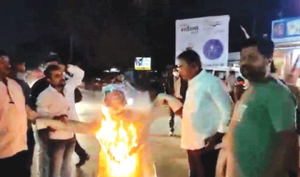 सिंधु युवा संगठन ने विधायक जुनेजा का पुतला जलाया