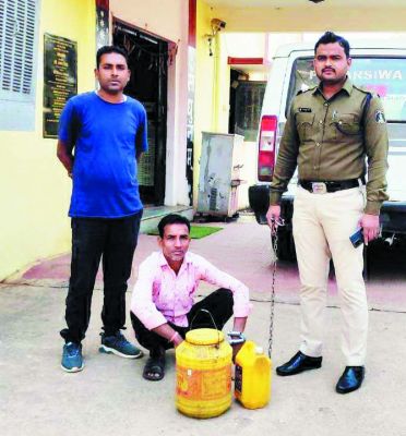 12 लीटर महुआ शराब के साथ 1 गिरफ्तार