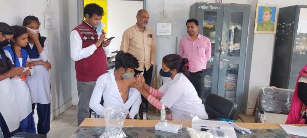 जिले में 15 से 17 साल के 70 फीसदी बच्चों का वैक्सीनेशन पूरा