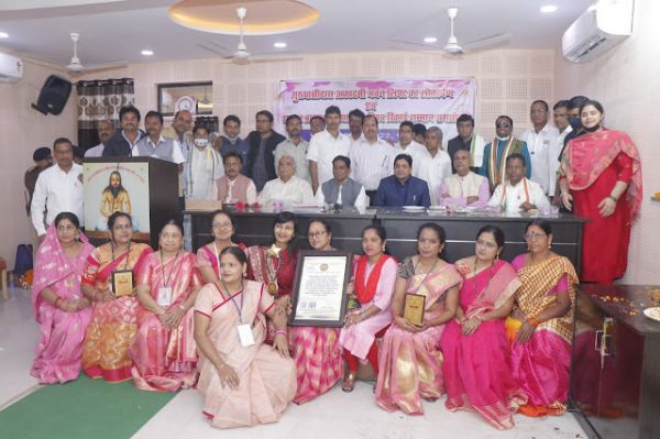 डहरिया ने सम्मानित किया रायपुर ब्राइट फाउंडेशन के सदस्यों को