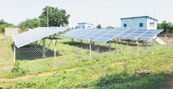8 माह से बंद है सौर ऊर्जा प्लांट, ग्रामीण अंधेरे में जीने को मजबूर