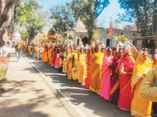  कलश यात्रा के साथ सूर्य महायज्ञ शुरू देवरहा बाबा सत्संग समिति प्रतिवर्ष करती है आयोजन