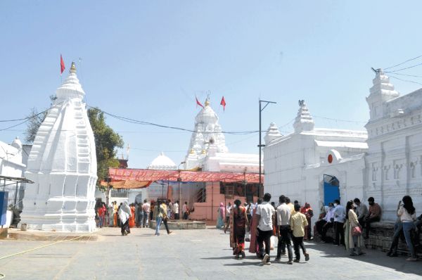 श्रीराजीव लोचन मंदिर में दर्शनार्थियों की उमड़ी भीड़