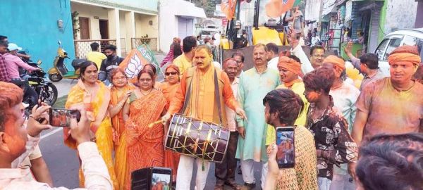 4 राज्यों में भाजपा की जीत, कार्यकर्ताओं ने मनाई खुशी