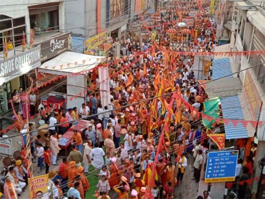 राम जन्मोत्सव मनाने सडक़ों पर उमड़े हजारों