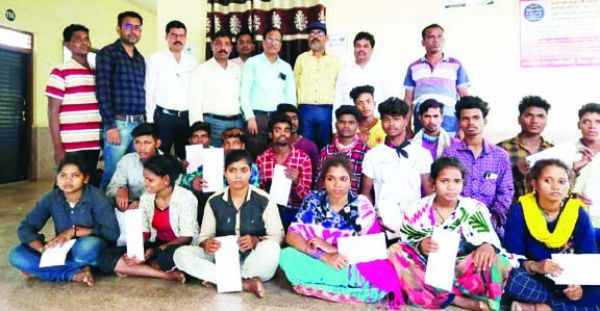 19 मजदूरों को बेंगलुरु से छुड़ाकर भेजा घर