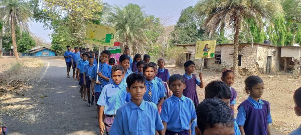 स्कूली बच्चों ने निकाली स्वच्छता जागरूकता रैली