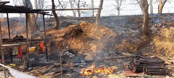 परसा कोल खदान का विरोध, ग्रामीणों ने मचाया उत्पात, जनरेटर व कार्यस्थल पर बनाए अस्थायी पोस्ट को फूंका