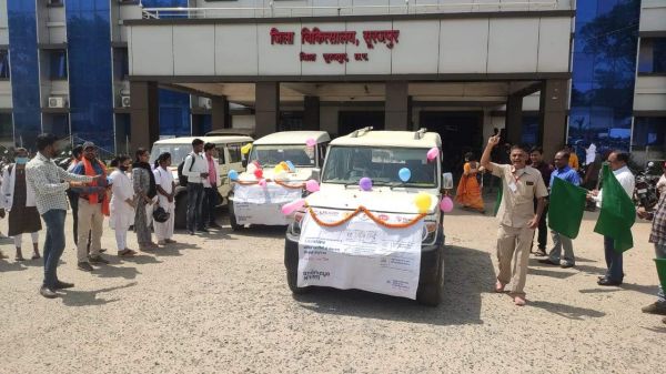 सूरजपुर कलेक्टर ने पिरामल स्वास्थ्य जागरूकता रथ को झंडी दिखाकर किया रवाना