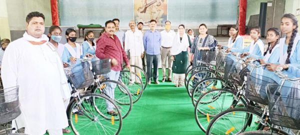 सरस्वती साइकिल योजना अध्यनरत छात्राओं की सशक्तिकरण का एक बड़ा कदम-मेयर