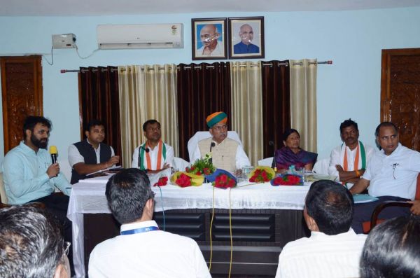 केन्द्रीय राज्यमंत्री मेघवाल ने की बस्तर जिले के विकास कार्यों की समीक्षा