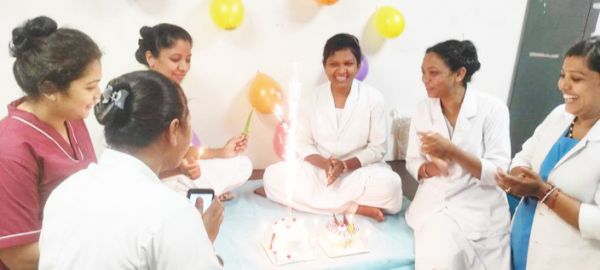 मेकाज सहित अस्पतालों में मना नर्स दिवस