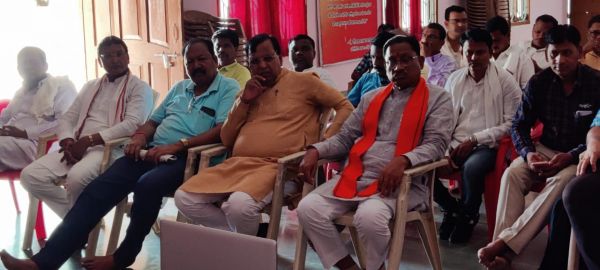 भाजपा नेताओं और कार्यकर्ताओं ने जनमानस के साथ बूथों में सुनी पीएम मोदी की मन की बात