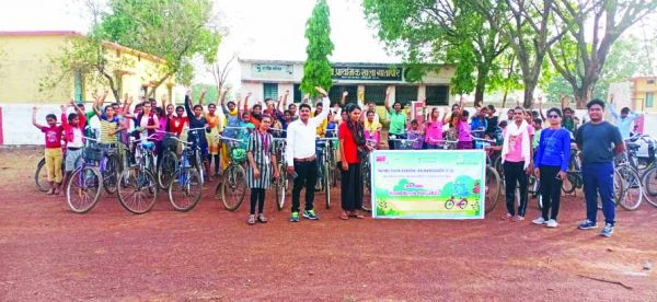 साइकिल रैली में युवाओं ने बढ़-चढक़र लिया हिस्सा