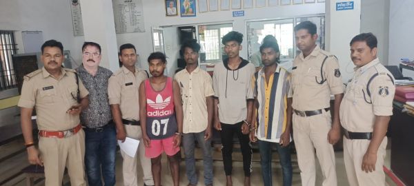 कलेक्टर बंगला परिसर में युवक की फांसी का खुला राज, 4 गिरफ्तार