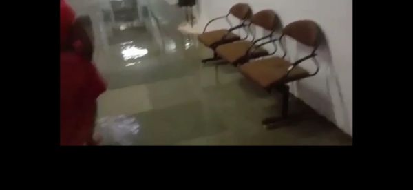 मूसलाधार बारिश से जिला अस्पताल के कई वार्डों में पानी घुसा