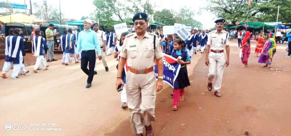 नशे के खिलाफ स्कूली बच्चों ने निकाली जागरूकता रैली