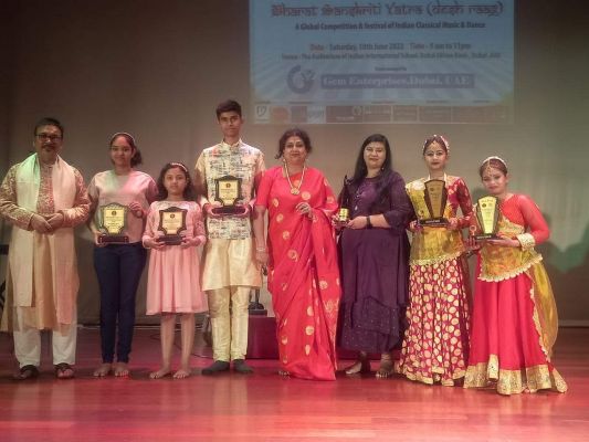 दुबई में शास्त्रीय संगीत और नृत्य में सार्थक शार्वी और अक्षिता को मिला पुरस्कार