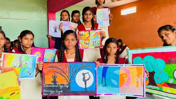 योग-पर्यावरण संरक्षण पर चित्रकला स्पर्धा, बच्चों ने लिया बढ़-चढक़र भाग
