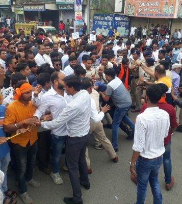 उदयपुर घटना के विरोध में बंद रहा सरगुजा कार्यकर्ताओं और पुलिस के बीच झूमाझटकी