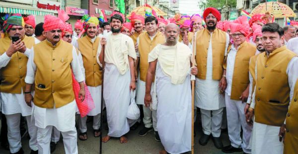 राष्ट्रसंत श्रीललितप्रभ जी की चातुर्मासिक नगर प्रवेश भव्य शोभायात्रा, सम्पूर्ण मार्ग में छाया गुरुभक्ति का उल्लास, सुज्जित अश्व, ऊंट, ध्वजाएं