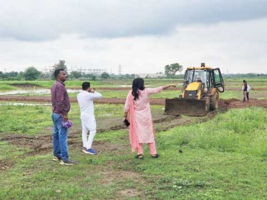 दतरेंगा में अवैध प्लाटिंग पर प्रशासन की कार्रवाई, बिल्डर के खिलाफ केस दर्ज