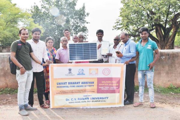 सीवीआरयू के गोद लिए गए 5 गांव जगमाएंगे सौर ऊर्जा से रेडियो रामन 90.4 की ओर से किया गया ट्रांजिस्टर वितरण