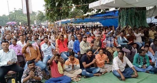 रोकाछेका जानवरों के लिए नहीं-हड़ताली कर्मियों के लिए लागू कर रही-झा