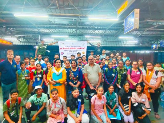 आजादी का अमृत महोत्सव: छत्तीसगढ़ से 54 विद्यार्थियों का दल आनंद-गुजरात के लिए रवाना