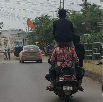दोपहिया में चार सवारी, ट्रैफिक  पुलिस ने काटा 7500 रुपए का चालान