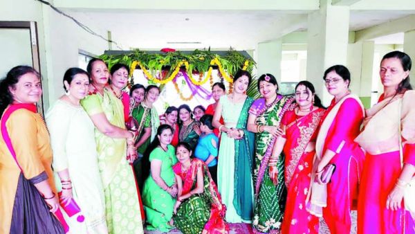महिलाओं ने पारंपरिक अंदाज में मनाया  तीज महोत्सव, विविध कार्यक्रम