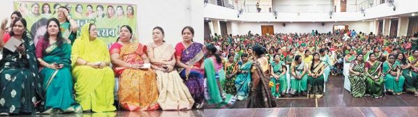 मारूति मंगलम गुढिय़ारी के सावन उत्सव में जुटी महिलाएं, वीणा सिंह,साधना मूणत भी शामिल हुईं