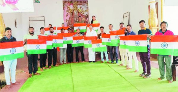 हर घर तिरंगा अभियान शुरू, 1500 तिरंगे झंडे भाजपा कार्यकर्ताओं को सौंपे गए