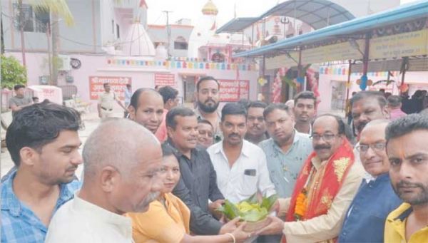 साव ने मां महामाया को पूजा, मांगी मन्नत