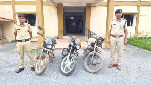मोटर सायकल चोरी, ओडिशा के 2 नाबालिग गिरफ्तार
