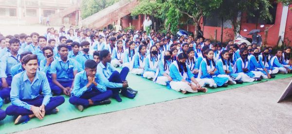 आत्मानंद स्कूल में हिन्दी दिवस मनाया गया