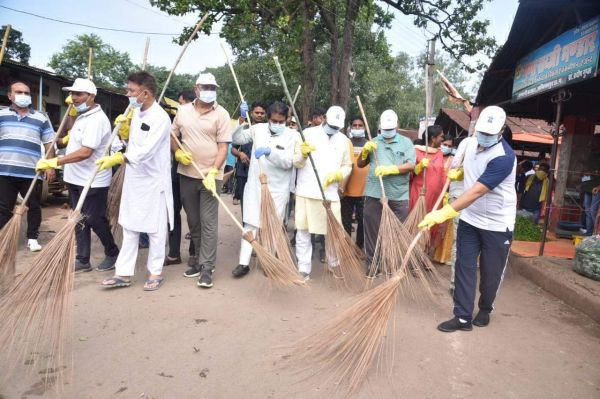 स्वच्छता में शहर को सिरमौर बनाने माई अम्बिकापुर टीम ने लिया हिस्सा