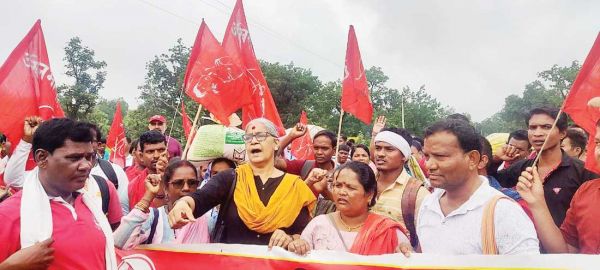 न्याय को लेकर सीपीआई की पदयात्रा शुरू, नक्सलगढ़ में गूंजा मावा नाटे मावा राज