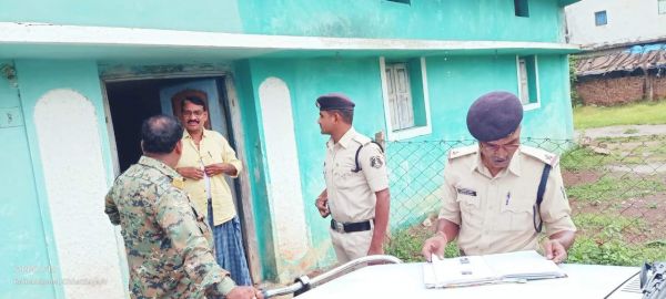 डोंगरगढ़-छुरिया क्षेत्र में किरायेदारों, डेरा व फेरी लगाने वालों का पुलिस कर रही सत्यापन