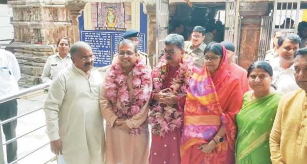 डॉ. महंत ने रतनपुर में महामाया का दर्शन किया, सपत्नीक पूजा-अर्चना की