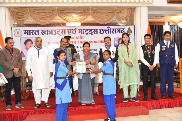 निशा और अंजलि को राज्यपाल पुरस्कार