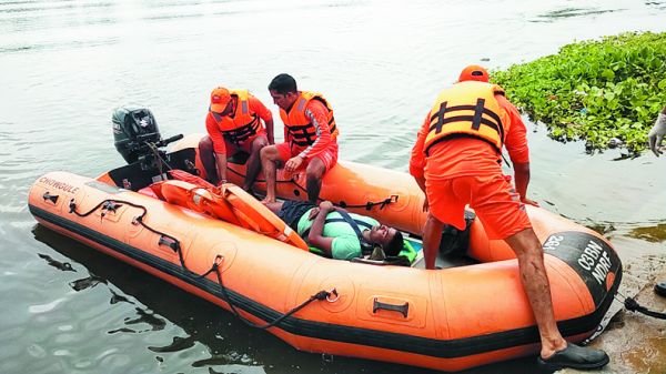 बाढ़ में फंसे लोगों को एनडीआरएफ ओडिशा की टीम  मॉक ड्रिल