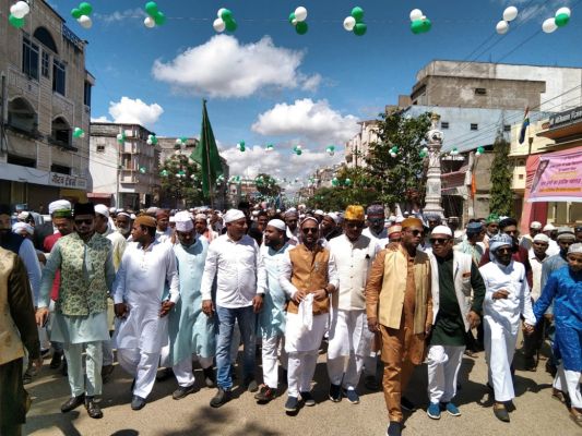 ईद मिलादुन्नबी पर्व पर निकली जुलूस में एकता और भाईचारे का संदेश