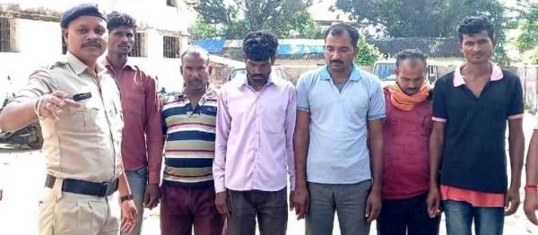 भुज के डेरा वालों से बकरियों की चोरी करने वाले 6 आदतन अपराधी जंगल से गिरफ्तार