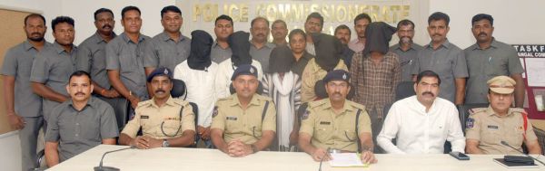 तेलंगाना पुलिस ने 2 नक्सलियों समेत 5 को किया गिरफ्तार, एक कांग्रेस नेता भी शामिल