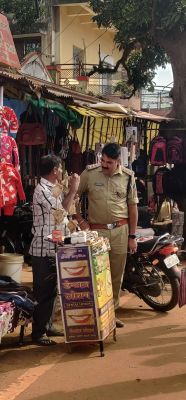 एएसपी संग पुलिस की टीम पहुंची साप्ताहिक बाजार